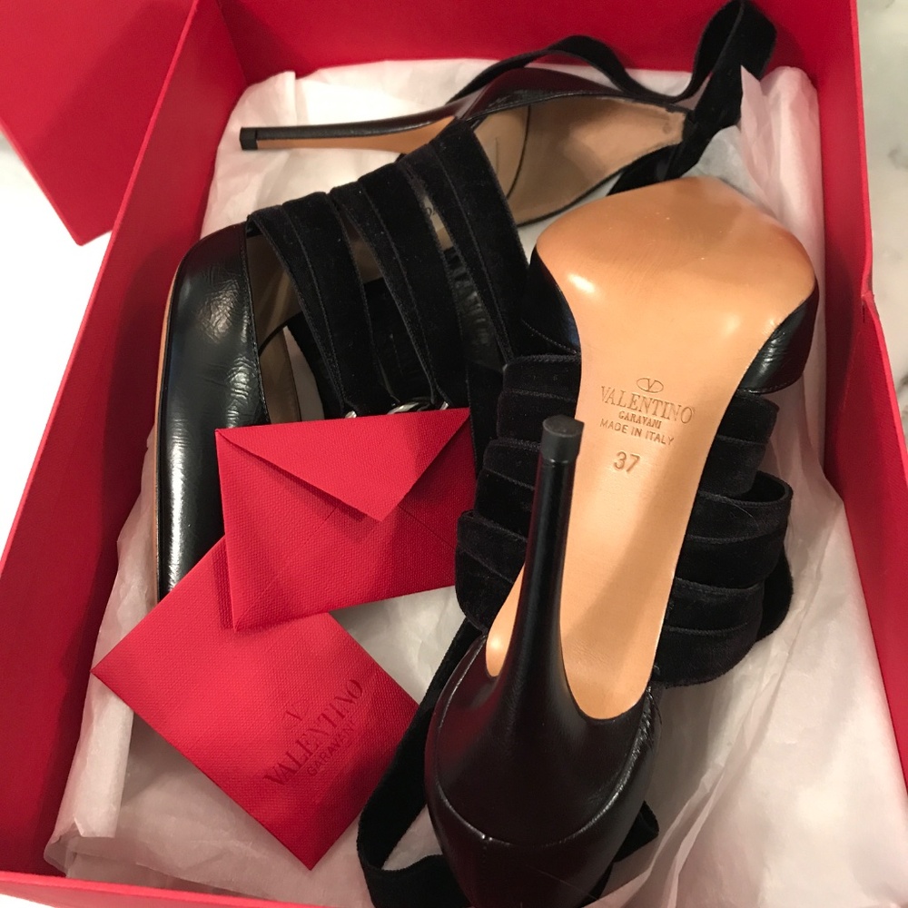 🚨❣️SOLD❣️🚨Authentic Valentino garavani lace up heels - Picture 3 of 14